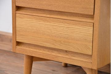 北欧家具　中古　タモ材のかわいらしいナチュラルカラーサイドキャビネット
