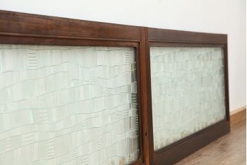昭和レトロ　古い木の模様ガラス引き戸2枚セット(建具/小窓)(明り取り)(ガラス戸)