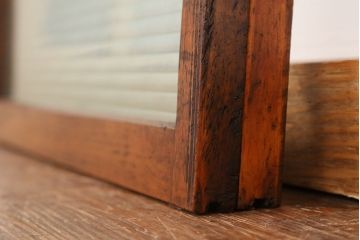 アンティーク　古い木の使い込まれたモールガラス引き戸(ガラス戸/建具/小窓 )
