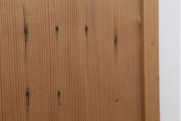 古民具・骨董　古い木味の小振りな格子板戸(建具/引き戸)