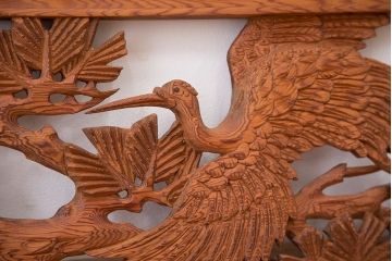 古民具・骨董　美しいデザイン!鶴と松の重厚な彫り　屋久杉彫刻欄間(ランマ)