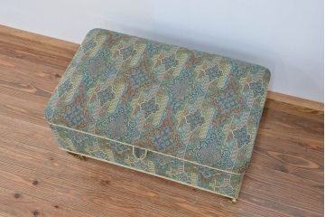 アンティーク雑貨　イギリスビンテージ　素敵なデザイン!キャスター付ファブリックトランクボックス(収納BOX)(ブランケットボックス)