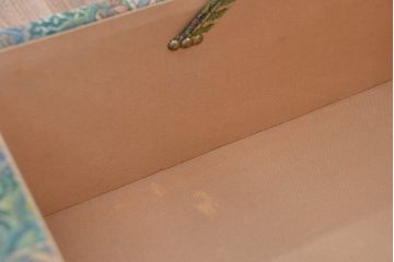 アンティーク雑貨　イギリスビンテージ　素敵なデザイン!キャスター付ファブリックトランクボックス(収納BOX)(ブランケットボックス)