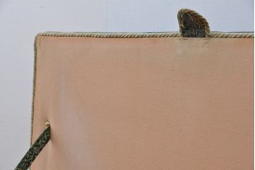 アンティーク雑貨　イギリスビンテージ　素敵なデザイン!キャスター付ファブリックトランクボックス(収納BOX)(ブランケットボックス)