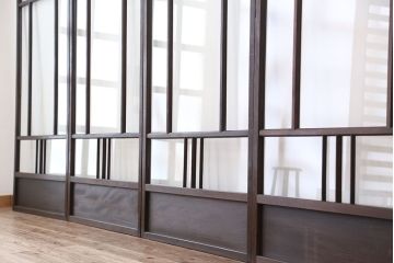 アンティーク　古い木味のシンプルで上品なガラス引き戸4枚セット(ガラス戸)