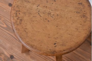 アンティーク家具　古い木のシンプルな丸スツール(イス)(丸椅子)