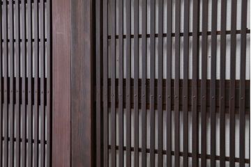アンティーク　腰板欅材の裏障子付き幅せま格子戸4枚セット