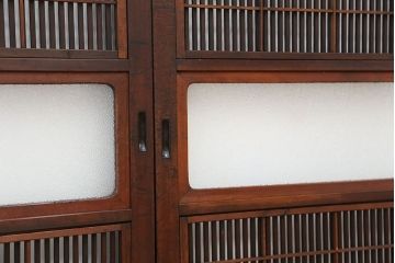古民具・骨董　腰板欅材裏障子付き上質な時代格子戸4枚セット