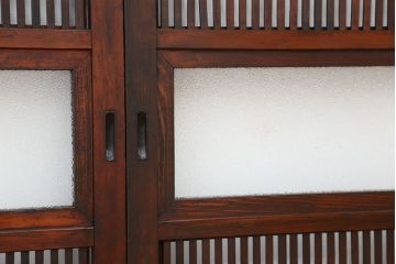 古民具・骨董　使い込まれた裏障子付き格子戸4枚セット