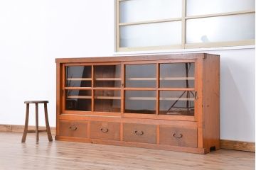 アンティーク家具　アンティーク　たくさん収納できる!ガラス戸の大きな戸棚(収納棚/食器棚)