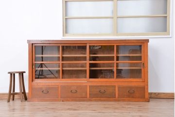 アンティーク家具　アンティーク　たくさん収納できる!ガラス戸の大きな戸棚(収納棚/食器棚)