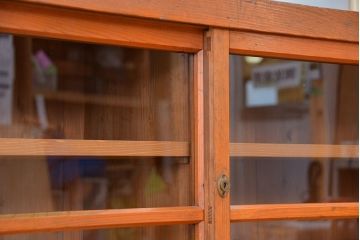 アンティーク家具　アンティーク　たくさん収納できる!ガラス戸の大きな戸棚(収納棚/食器棚)