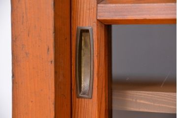 アンティーク家具　アンティーク　たくさん収納できる!ガラス戸の大きな戸棚(収納棚/食器棚)