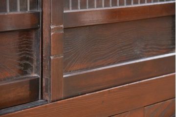 アンティーク家具　★古民具・骨董　時代感を楽しめる　四尺水屋箪笥(茶箪笥/食器棚/収納棚)