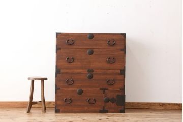 アンティーク家具　☆古民具・骨董　シンプルな丸金具の重ね時代箪笥(チェスト)