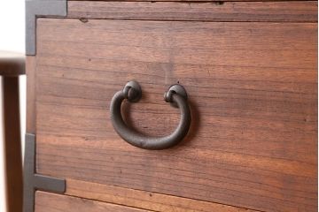 アンティーク家具　☆古民具・骨董　シンプルな丸金具の重ね時代箪笥(チェスト)