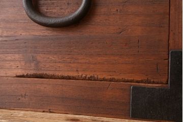 アンティーク家具　☆古民具・骨董　シンプルな丸金具の重ね時代箪笥(チェスト)