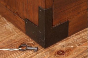 アンティーク家具　☆古民具・骨董　シンプルな丸金具の重ね時代箪笥(チェスト)