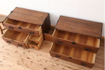 アンティーク家具　☆古民具・骨董　シンプルな丸金具の重ね時代箪笥(チェスト)
