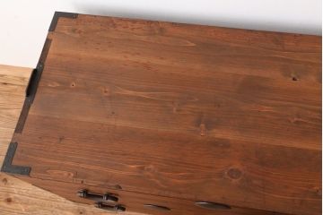 アンティーク家具　☆古民具・骨董　シンプルな丸金具の重ね時代箪笥(チェスト)