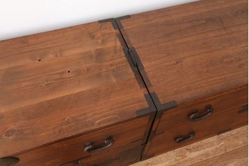 アンティーク家具　☆古民具・骨董　シンプルな丸金具の重ね時代箪笥(チェスト)