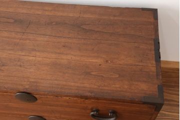 アンティーク家具　☆古民具・骨董　シンプルな丸金具の重ね時代箪笥(チェスト)