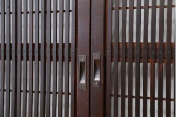 アンティーク　シックでシンプルな裏障子付き格子戸4枚セット
