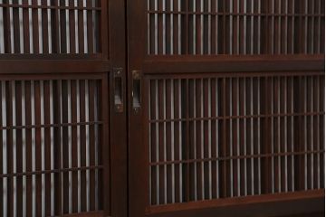 アンティーク　シックでシンプルな裏障子付き格子戸4枚セット