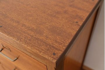 アンティーク家具　1960年〜70年代　ネームプレート付き大型チェスト(1)(引き出し/ドロワー/サイドボード)