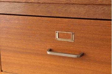 アンティーク家具　1960年〜70年代　ネームプレート付き大型チェスト(1)(引き出し/ドロワー/サイドボード)