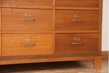 アンティーク家具　1960年〜70年代　ネームプレート付き大型チェスト(1)(引き出し/ドロワー/サイドボード)