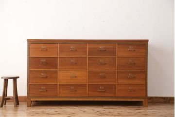 アンティーク家具　1960年〜70年代　ネームプレート付き大型チェスト(2)(引き出し/ドロワー/サイドボード)
