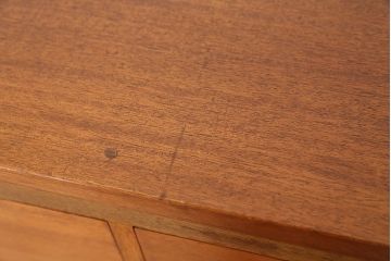 アンティーク家具　1960年〜70年代　ネームプレート付き大型チェスト(2)(引き出し/ドロワー/サイドボード)