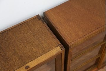 レトロ家具　☆昭和レトロ　シンプルな二段重ね収納棚(ガラスケース、食器棚)