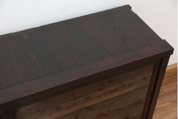 アンティーク家具　アンティーク　味のある引き出し付き横長収納棚(ガラスケース、飾り棚)