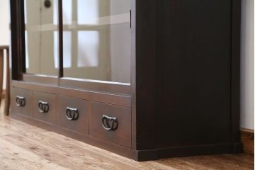 アンティーク家具　アンティーク　味のある引き出し付き横長収納棚(ガラスケース、飾り棚)