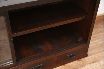 アンティーク家具　アンティーク　味のある引き出し付き横長収納棚(ガラスケース、飾り棚)
