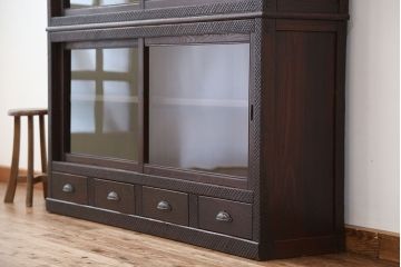 アンティーク家具　大正ロマン　前面彫刻仕上げ　二段重ね収納棚(ガラスケース、飾り棚)