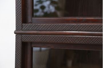 アンティーク家具　大正ロマン　前面彫刻仕上げ　二段重ね収納棚(ガラスケース、飾り棚)
