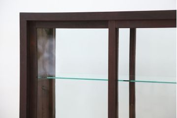 アンティーク家具　 アンティーク　古いタバコ屋の脚付き両面ガラス収納棚(ガラスケース・飾り棚)