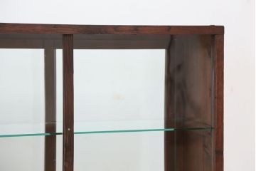 アンティーク家具　 アンティーク　古いタバコ屋の脚付き両面ガラス収納棚(ガラスケース・飾り棚)