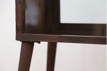 アンティーク家具　 アンティーク　古いタバコ屋の脚付き両面ガラス収納棚(ガラスケース・飾り棚)