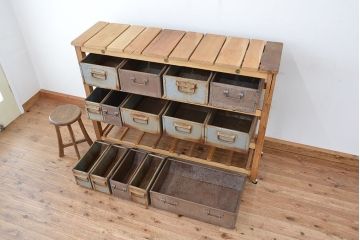アンティーク家具　海外アンティーク　アイアンコンテナシェルフ(飾り棚/陳列棚)