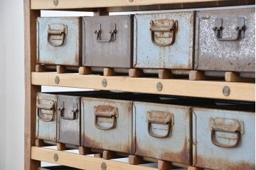 アンティーク家具　海外アンティーク　アイアンコンテナシェルフ(飾り棚/陳列棚)