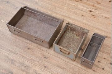 アンティーク家具　海外アンティーク　アイアンコンテナシェルフ(飾り棚/陳列棚)