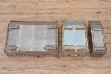 アンティーク家具　海外アンティーク　アイアンコンテナシェルフ(飾り棚/陳列棚)