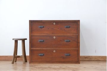 アンティーク家具　アンティーク　前面欅材の三杯引き出しチェスト(箪笥、タンス、ドロワー)