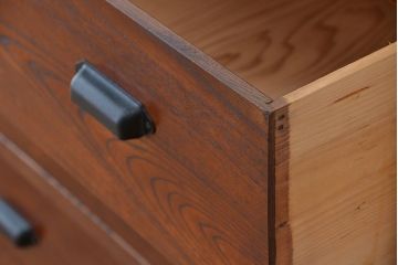 アンティーク家具　アンティーク　前面欅材の三杯引き出しチェスト(箪笥、タンス、ドロワー)