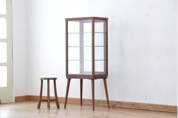 レトロ家具　昭和レトロ　脚付き縦型ガラスケース(ショーケース)