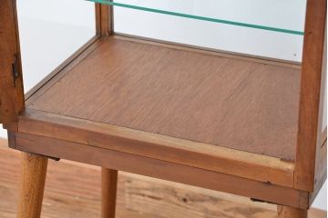 レトロ家具　昭和レトロ　脚付き縦型ガラスケース(ショーケース)